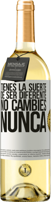 29,95 € Envío gratis | Vino Blanco Edición WHITE Tienes la suerte de ser diferente. No cambies nunca Etiqueta Blanca. Etiqueta personalizable Vino joven Cosecha 2024 Verdejo