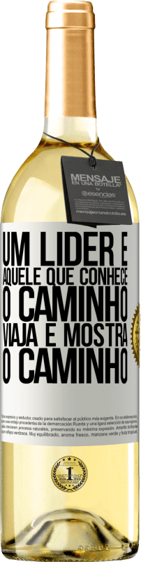 29,95 € Envio grátis | Vinho branco Edição WHITE Um líder é aquele que conhece o caminho, viaja e mostra o caminho Etiqueta Branca. Etiqueta personalizável Vinho jovem Colheita 2024 Verdejo