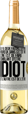 29,95 € Envoi gratuit | Vin blanc Édition WHITE Il y a deux façons d'être heureux dans cette vie. L'une est de faire semblant d'être idiot et l'autre est de l'être Étiquette Blanche. Étiquette personnalisable Vin jeune Récolte 2025 Verdejo