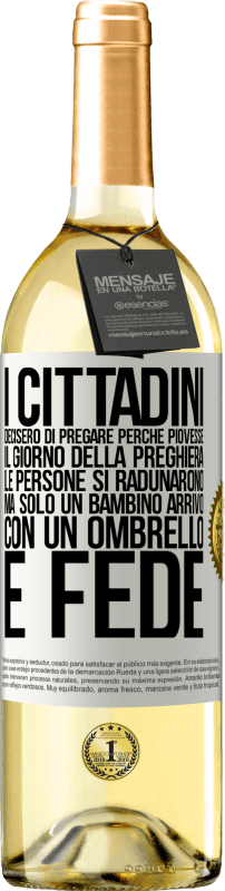 29,95 € Spedizione Gratuita | Vino bianco Edizione WHITE I cittadini decisero di pregare perché piovesse. Il giorno della preghiera, le persone si radunarono, ma solo un bambino Etichetta Bianca. Etichetta personalizzabile Vino giovane Raccogliere 2024 Verdejo