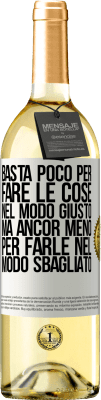 29,95 € Spedizione Gratuita | Vino bianco Edizione WHITE Basta poco per fare le cose nel modo giusto, ma ancor meno per farle nel modo sbagliato Etichetta Bianca. Etichetta personalizzabile Vino giovane Raccogliere 2023 Verdejo