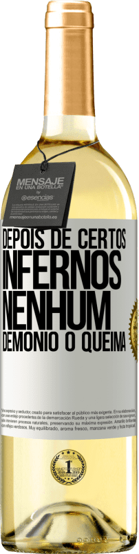 29,95 € Envio grátis | Vinho branco Edição WHITE Depois de certos infernos, nenhum demônio o queima Etiqueta Branca. Etiqueta personalizável Vinho jovem Colheita 2024 Verdejo