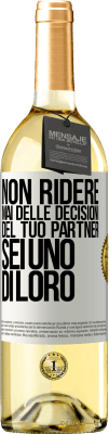 29,95 € Spedizione Gratuita | Vino bianco Edizione WHITE Non ridere mai delle decisioni del tuo partner. Sei uno di loro Etichetta Bianca. Etichetta personalizzabile Vino giovane Raccogliere 2024 Verdejo