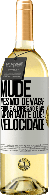 29,95 € Envio grátis | Vinho branco Edição WHITE Mude, mesmo devagar, porque a direção é mais importante que a velocidade Etiqueta Branca. Etiqueta personalizável Vinho jovem Colheita 2024 Verdejo