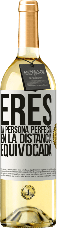 29,95 € Envío gratis | Vino Blanco Edición WHITE Eres la persona perfecta en la distancia equivocada Etiqueta Blanca. Etiqueta personalizable Vino joven Cosecha 2024 Verdejo