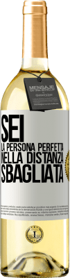 29,95 € Spedizione Gratuita | Vino bianco Edizione WHITE Sei la persona perfetta nella distanza sbagliata Etichetta Bianca. Etichetta personalizzabile Vino giovane Raccogliere 2024 Verdejo