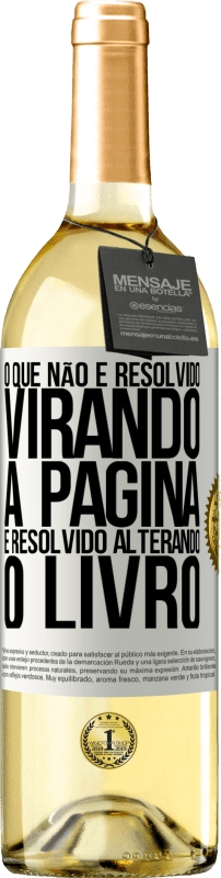 29,95 € Envio grátis | Vinho branco Edição WHITE O que não é resolvido virando a página, é resolvido alterando o livro Etiqueta Branca. Etiqueta personalizável Vinho jovem Colheita 2024 Verdejo