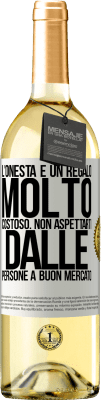 29,95 € Spedizione Gratuita | Vino bianco Edizione WHITE L'onestà è un regalo molto costoso. Non aspettarti dalle persone a buon mercato Etichetta Bianca. Etichetta personalizzabile Vino giovane Raccogliere 2024 Verdejo