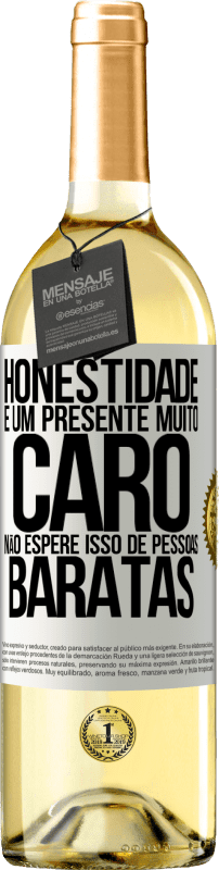 29,95 € Envio grátis | Vinho branco Edição WHITE Honestidade é um presente muito caro. Não espere isso de pessoas baratas Etiqueta Branca. Etiqueta personalizável Vinho jovem Colheita 2024 Verdejo