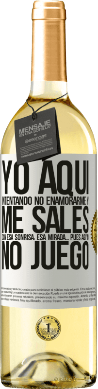 29,95 € Envío gratis | Vino Blanco Edición WHITE Yo aquí, intentando no enamorarme y me sales con esa sonrisa, esa mirada… pues así ya no juego Etiqueta Blanca. Etiqueta personalizable Vino joven Cosecha 2024 Verdejo