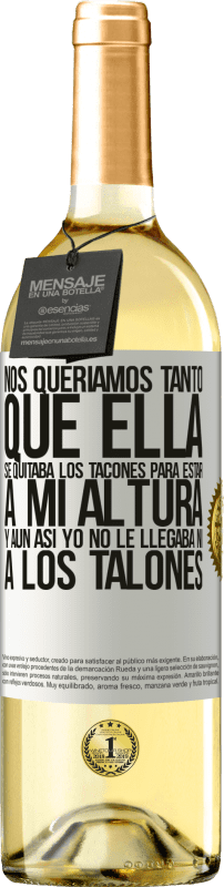 29,95 € Envío gratis | Vino Blanco Edición WHITE Nos queríamos tanto que ella se quitaba los tacones para estar a mi altura, y aún así yo no le llegaba ni a los talones Etiqueta Blanca. Etiqueta personalizable Vino joven Cosecha 2024 Verdejo