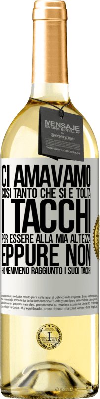 29,95 € Spedizione Gratuita | Vino bianco Edizione WHITE Ci amavamo così tanto che si è tolta i tacchi per essere alla mia altezza, eppure non ho nemmeno raggiunto i suoi tacchi Etichetta Bianca. Etichetta personalizzabile Vino giovane Raccogliere 2024 Verdejo