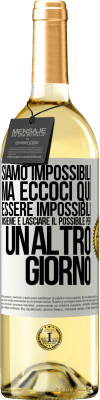 29,95 € Spedizione Gratuita | Vino bianco Edizione WHITE Siamo impossibili, ma eccoci qui, essere impossibili insieme e lasciare il possibile per un altro giorno Etichetta Bianca. Etichetta personalizzabile Vino giovane Raccogliere 2025 Verdejo