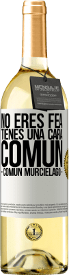 29,95 € Spedizione Gratuita | Vino bianco Edizione WHITE No eres fea, tienes una cara común (común murciélago) Etichetta Bianca. Etichetta personalizzabile Vino giovane Raccogliere 2025 Verdejo