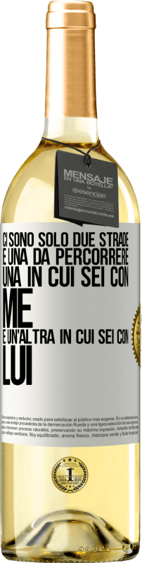 29,95 € Spedizione Gratuita | Vino bianco Edizione WHITE Ci sono solo due strade e una da percorrere, una in cui sei con me e un'altra in cui sei con lui Etichetta Bianca. Etichetta personalizzabile Vino giovane Raccogliere 2024 Verdejo