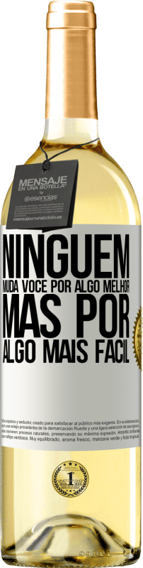 29,95 € Envio grátis | Vinho branco Edição WHITE Ninguém muda você por algo melhor, mas por algo mais fácil Etiqueta Branca. Etiqueta personalizável Vinho jovem Colheita 2024 Verdejo