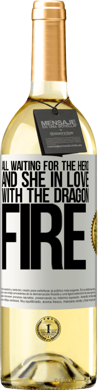 29,95 € Бесплатная доставка | Белое вино Издание WHITE Все ждут героя и она влюблена в драконий огонь Белая этикетка. Настраиваемая этикетка Молодое вино Урожай 2023 Verdejo