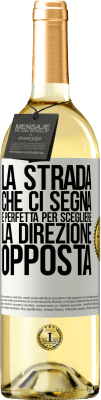 29,95 € Spedizione Gratuita | Vino bianco Edizione WHITE La strada che ci segna è perfetta per scegliere la direzione opposta Etichetta Bianca. Etichetta personalizzabile Vino giovane Raccogliere 2023 Verdejo