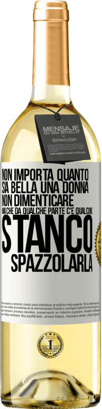 29,95 € Spedizione Gratuita | Vino bianco Edizione WHITE Non importa quanto sia bella una donna, non dimenticare mai che da qualche parte c'è qualcuno stanco di spazzolarla Etichetta Bianca. Etichetta personalizzabile Vino giovane Raccogliere 2023 Verdejo