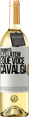 29,95 € Envio grátis | Vinho branco Edição WHITE Enquanto eles latem é que você cavalga Etiqueta Branca. Etiqueta personalizável Vinho jovem Colheita 2023 Verdejo