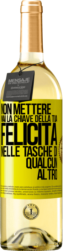 29,95 € Spedizione Gratuita | Vino bianco Edizione WHITE Non mettere mai la chiave della tua felicità nelle tasche di qualcun altro Etichetta Gialla. Etichetta personalizzabile Vino giovane Raccogliere 2024 Verdejo