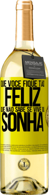 29,95 € Envio grátis | Vinho branco Edição WHITE Que você fique tão feliz que não sabe se vive ou sonha Etiqueta Amarela. Etiqueta personalizável Vinho jovem Colheita 2023 Verdejo