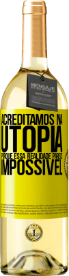 29,95 € Envio grátis | Vinho branco Edição WHITE Acreditamos na utopia porque essa realidade parece impossível Etiqueta Amarela. Etiqueta personalizável Vinho jovem Colheita 2024 Verdejo