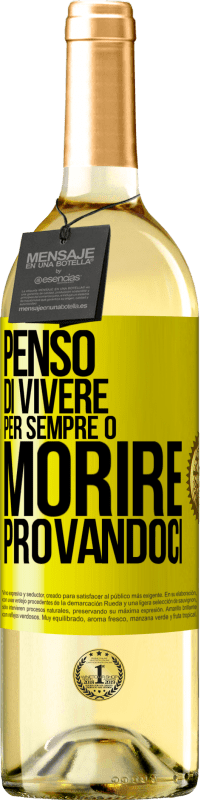 29,95 € Spedizione Gratuita | Vino bianco Edizione WHITE Penso di vivere per sempre o morire provandoci Etichetta Gialla. Etichetta personalizzabile Vino giovane Raccogliere 2024 Verdejo