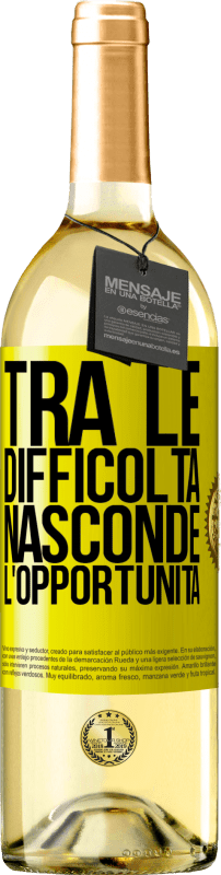 29,95 € Spedizione Gratuita | Vino bianco Edizione WHITE Tra le difficoltà nasconde l'opportunità Etichetta Gialla. Etichetta personalizzabile Vino giovane Raccogliere 2024 Verdejo