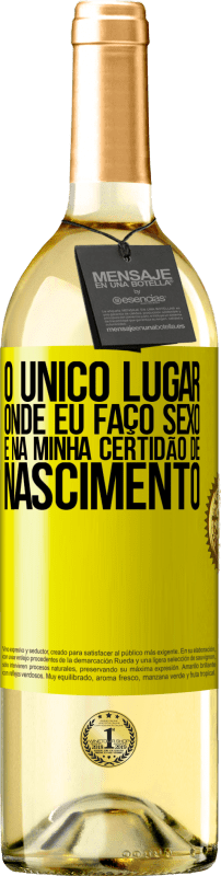 29,95 € Envio grátis | Vinho branco Edição WHITE O único lugar onde eu faço sexo é na minha certidão de nascimento Etiqueta Amarela. Etiqueta personalizável Vinho jovem Colheita 2024 Verdejo