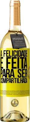 29,95 € Envio grátis | Vinho branco Edição WHITE A felicidade é feita para ser compartilhada Etiqueta Amarela. Etiqueta personalizável Vinho jovem Colheita 2023 Verdejo