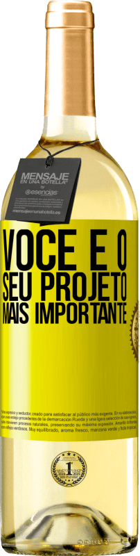 29,95 € Envio grátis | Vinho branco Edição WHITE Você é o seu projeto mais importante Etiqueta Amarela. Etiqueta personalizável Vinho jovem Colheita 2024 Verdejo