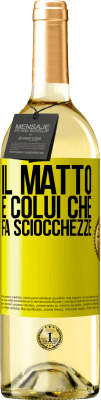 29,95 € Spedizione Gratuita | Vino bianco Edizione WHITE Il matto è colui che fa sciocchezze Etichetta Gialla. Etichetta personalizzabile Vino giovane Raccogliere 2024 Verdejo