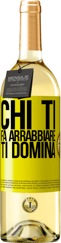 29,95 € Spedizione Gratuita | Vino bianco Edizione WHITE Chi ti fa arrabbiare ti domina Etichetta Gialla. Etichetta personalizzabile Vino giovane Raccogliere 2024 Verdejo