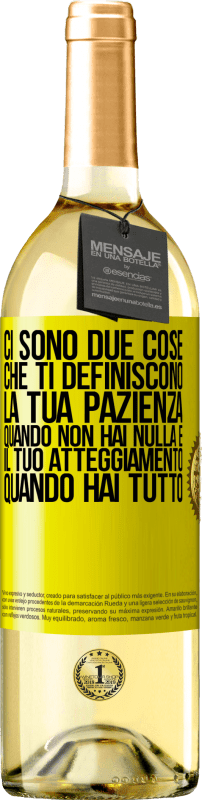 29,95 € Spedizione Gratuita | Vino bianco Edizione WHITE Ci sono due cose che ti definiscono. La tua pazienza quando non hai nulla e il tuo atteggiamento quando hai tutto Etichetta Gialla. Etichetta personalizzabile Vino giovane Raccogliere 2025 Verdejo
