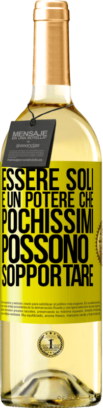 29,95 € Spedizione Gratuita | Vino bianco Edizione WHITE Essere soli è un potere che pochissimi possono sopportare Etichetta Gialla. Etichetta personalizzabile Vino giovane Raccogliere 2024 Verdejo