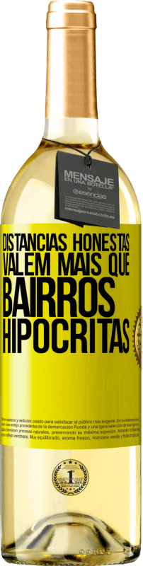 29,95 € Envio grátis | Vinho branco Edição WHITE Distâncias honestas valem mais que bairros hipócritas Etiqueta Amarela. Etiqueta personalizável Vinho jovem Colheita 2024 Verdejo