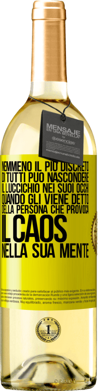 29,95 € Spedizione Gratuita | Vino bianco Edizione WHITE Nemmeno il più discreto di tutti può nascondere il luccichio nei suoi occhi quando gli viene detto della persona che provoca Etichetta Gialla. Etichetta personalizzabile Vino giovane Raccogliere 2024 Verdejo