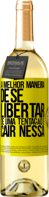 29,95 € Envio grátis | Vinho branco Edição WHITE A melhor maneira de se libertar de uma tentação é cair nessa Etiqueta Amarela. Etiqueta personalizável Vinho jovem Colheita 2025 Verdejo