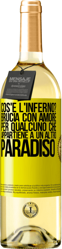 29,95 € Spedizione Gratuita | Vino bianco Edizione WHITE cos'è l'inferno? Brucia con amore per qualcuno che appartiene a un altro paradiso Etichetta Gialla. Etichetta personalizzabile Vino giovane Raccogliere 2024 Verdejo