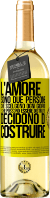 29,95 € Spedizione Gratuita | Vino bianco Edizione WHITE L'amore sono due persone che scelgono ogni giorno e che possono essere distrutte, decidono di costruire Etichetta Gialla. Etichetta personalizzabile Vino giovane Raccogliere 2023 Verdejo