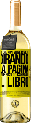 29,95 € Spedizione Gratuita | Vino bianco Edizione WHITE Ciò che non viene risolto girando la pagina, viene risolto cambiando il libro Etichetta Gialla. Etichetta personalizzabile Vino giovane Raccogliere 2025 Verdejo