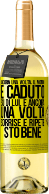 29,95 € Spedizione Gratuita | Vino bianco Edizione WHITE Ancora una volta, il mondo è caduto su di lui. E ancora una volta, sorrise e ripeté Sto bene Etichetta Gialla. Etichetta personalizzabile Vino giovane Raccogliere 2023 Verdejo