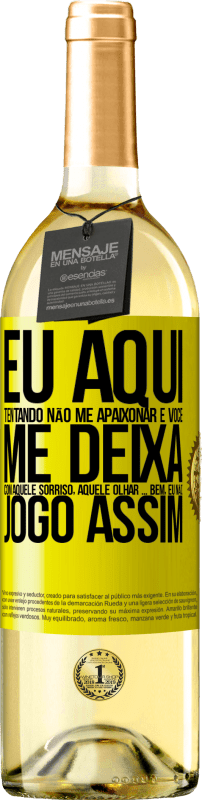 29,95 € Envio grátis | Vinho branco Edição WHITE Eu aqui tentando não me apaixonar e você me deixa com aquele sorriso, aquele olhar ... bem, eu não brinco assim Etiqueta Amarela. Etiqueta personalizável Vinho jovem Colheita 2024 Verdejo