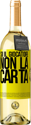 29,95 € Spedizione Gratuita | Vino bianco Edizione WHITE Sii il giocatore, non la carta Etichetta Gialla. Etichetta personalizzabile Vino giovane Raccogliere 2024 Verdejo