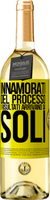 29,95 € Spedizione Gratuita | Vino bianco Edizione WHITE Innamorati del processo, i risultati arrivano da soli Etichetta Gialla. Etichetta personalizzabile Vino giovane Raccogliere 2024 Verdejo