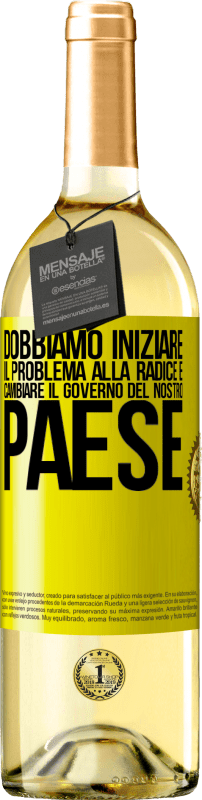 29,95 € Spedizione Gratuita | Vino bianco Edizione WHITE Dobbiamo iniziare il problema alla radice e cambiare il governo del nostro paese Etichetta Gialla. Etichetta personalizzabile Vino giovane Raccogliere 2024 Verdejo