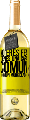 29,95 € Spedizione Gratuita | Vino bianco Edizione WHITE No eres fea, tienes una cara común (común murciélago) Etichetta Gialla. Etichetta personalizzabile Vino giovane Raccogliere 2025 Verdejo