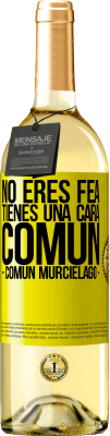 29,95 € Envio grátis | Vinho branco Edição WHITE No eres fea, tienes una cara común (común murciélago) Etiqueta Amarela. Etiqueta personalizável Vinho jovem Colheita 2025 Verdejo