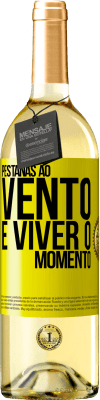 29,95 € Envio grátis | Vinho branco Edição WHITE Pestanas ao vento e viver o momento Etiqueta Amarela. Etiqueta personalizável Vinho jovem Colheita 2024 Verdejo